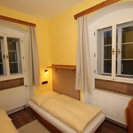 Πανσιόν Horske Stredisko Eljon *